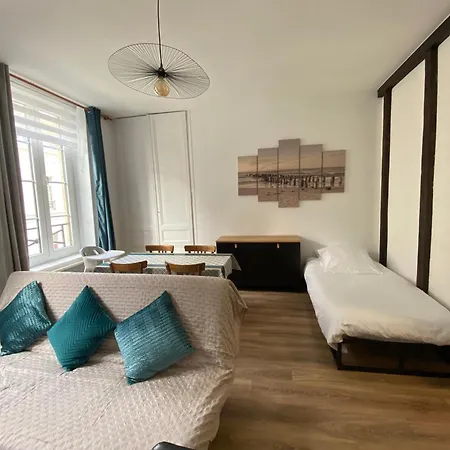 Les Bleuets, Free Secure Parking شقة