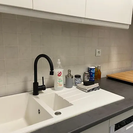 Les Bleuets, Free Secure Parking Apartment
