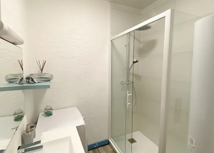 Les Bleuets, Free Secure Parking *